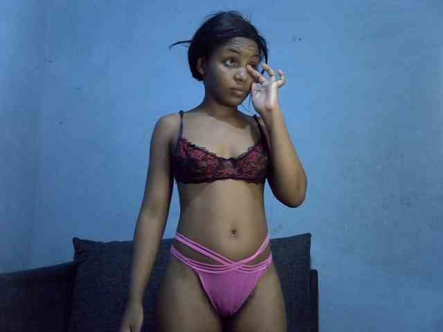 GoldenGoddess1 webcam