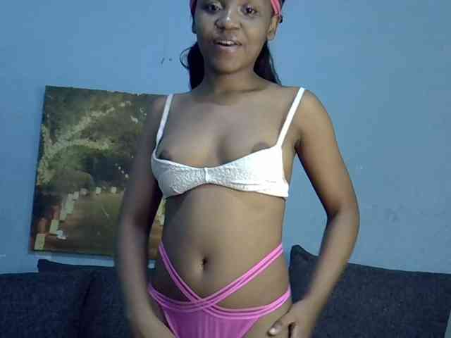 GoldenGoddess1 webcam