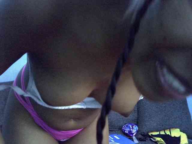 GoldenGoddess1 webcam