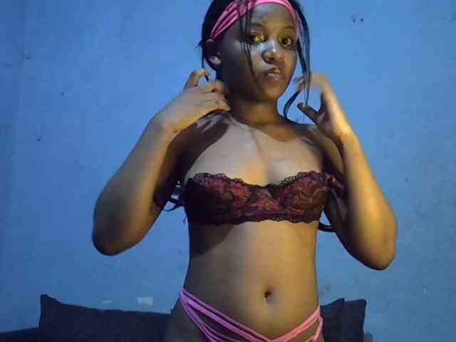 GoldenGoddess1 webcam