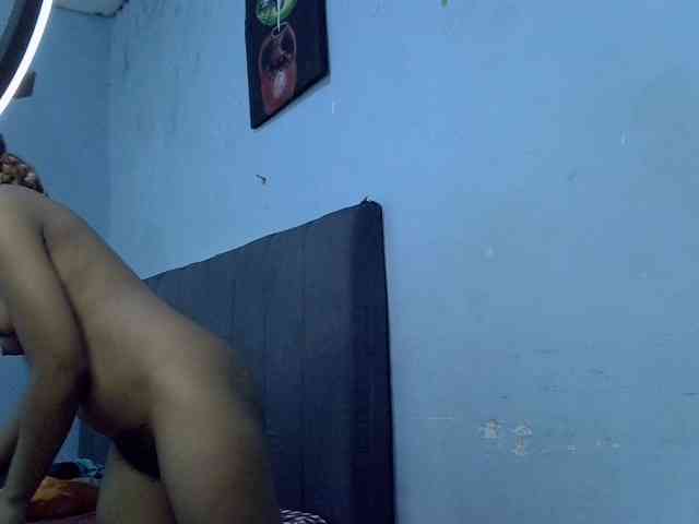 GoldenGoddess1 webcam