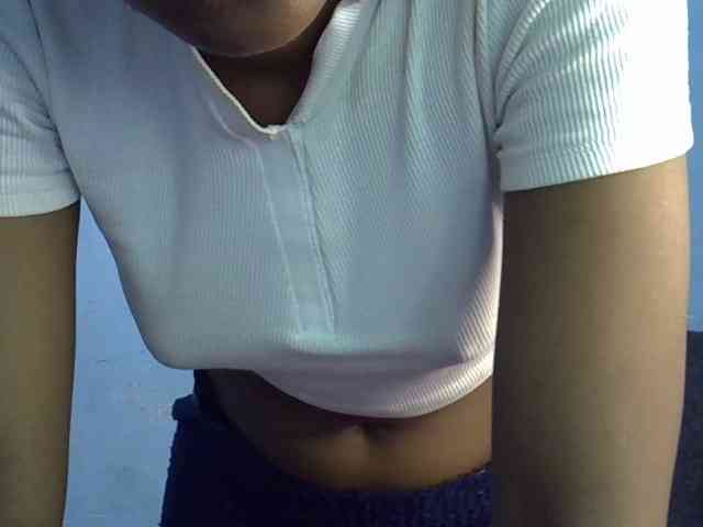 GoldenGoddess1 webcam