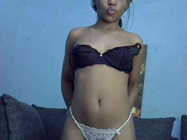 GoldenGoddess1 webcam