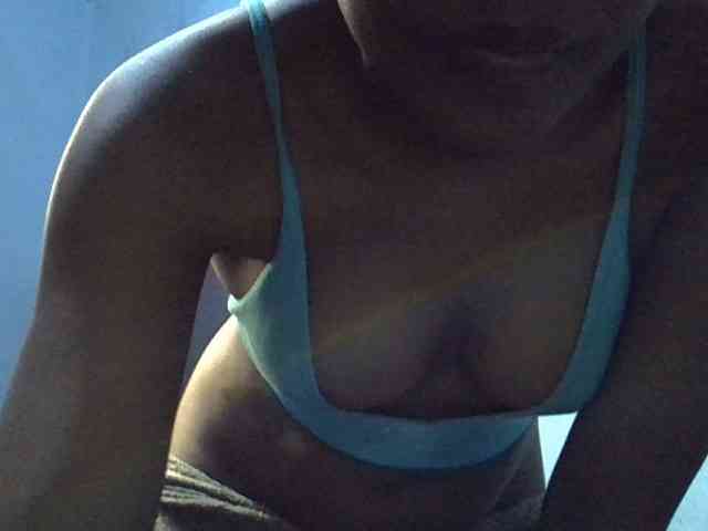 GoldenGoddess1 webcam