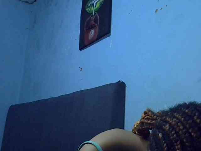 GoldenGoddess1 webcam