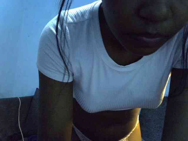 GoldenGoddess1 webcam