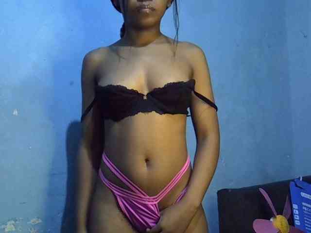 GoldenGoddess1 webcam