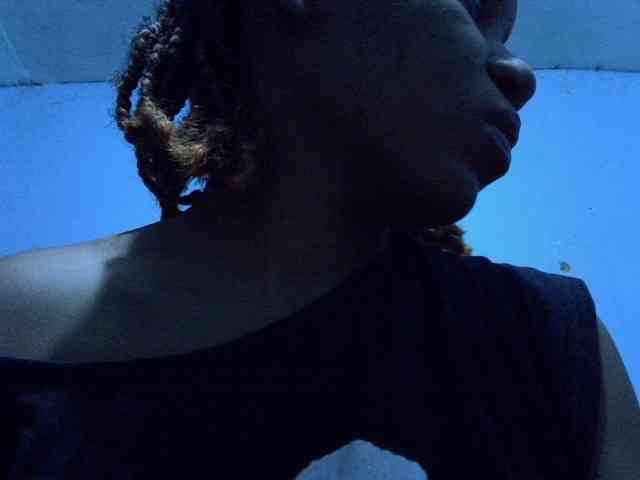 GoldenGoddess1 webcam