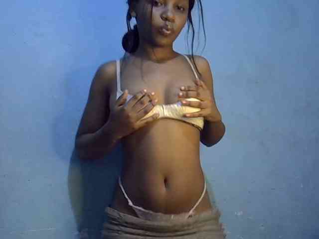 GoldenGoddess1 webcam