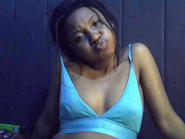 GoldenGoddess1 webcam