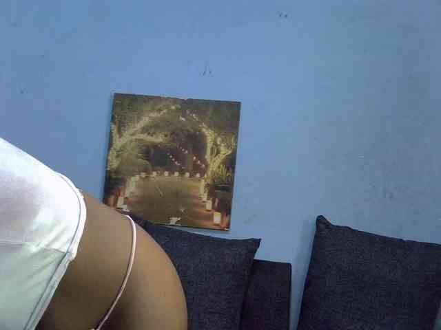 GoldenGoddess1 webcam