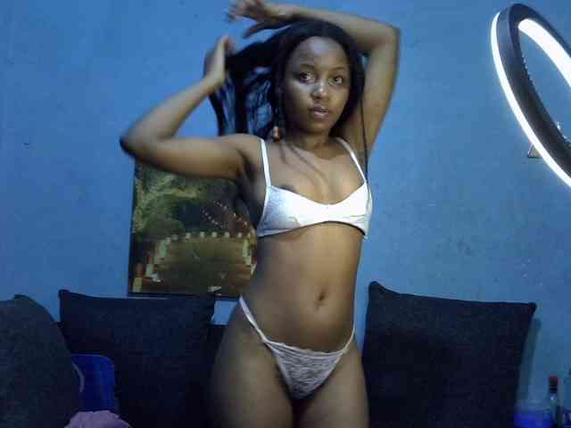 GoldenGoddess1 webcam