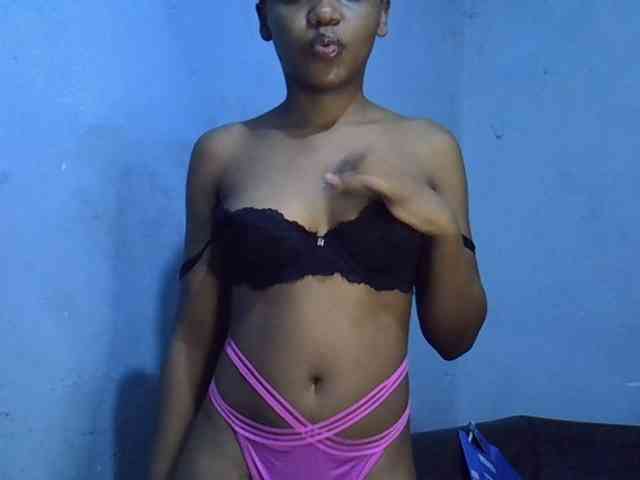 GoldenGoddess1 webcam