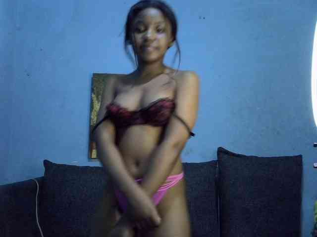 GoldenGoddess1 webcam