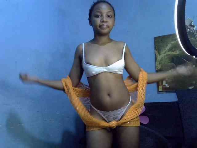 GoldenGoddess1 webcam