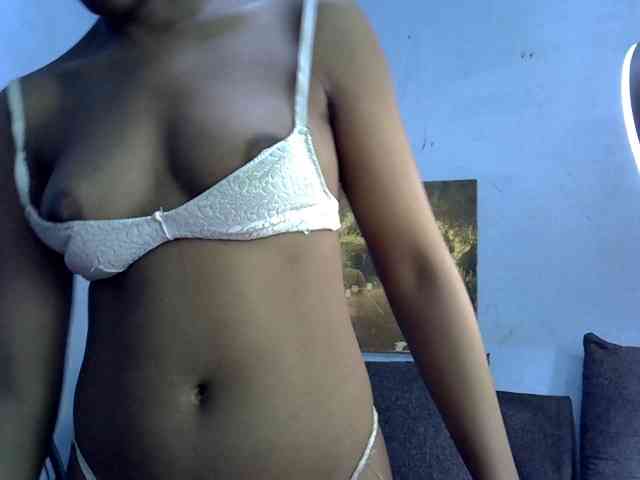 GoldenGoddess1 webcam