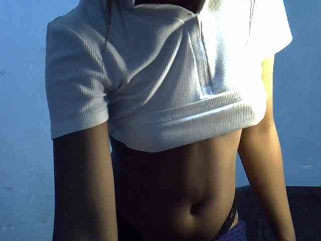 GoldenGoddess1 webcam