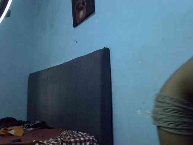 GoldenGoddess1 webcam