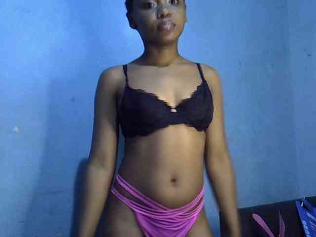 GoldenGoddess1 webcam