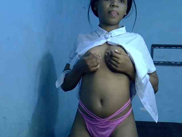 GoldenGoddess1 webcam