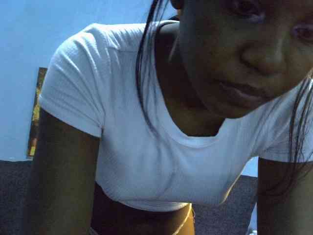 GoldenGoddess1 webcam