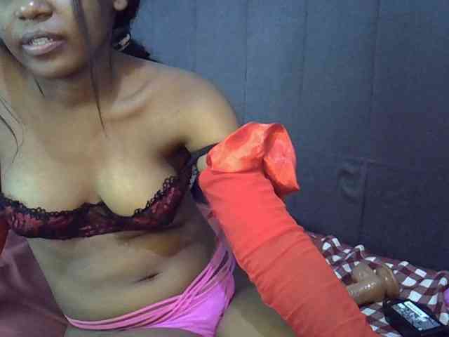 GoldenGoddess1 webcam