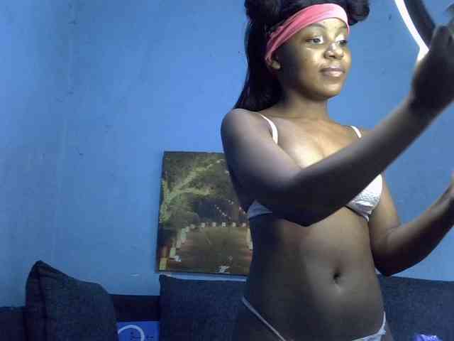 GoldenGoddess1 webcam