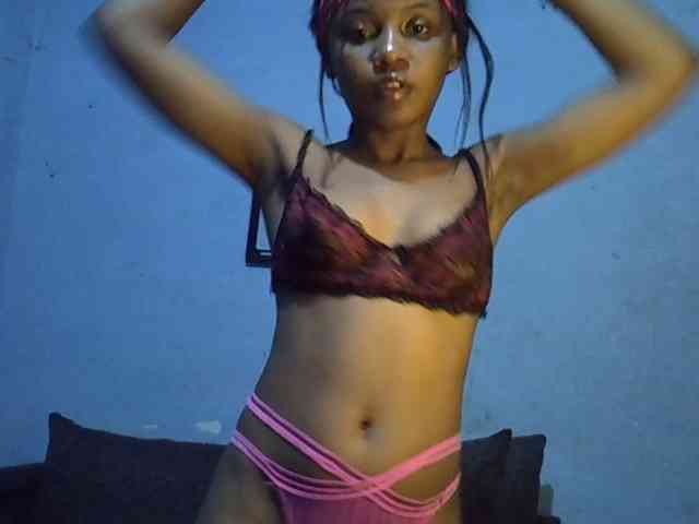 GoldenGoddess1 webcam