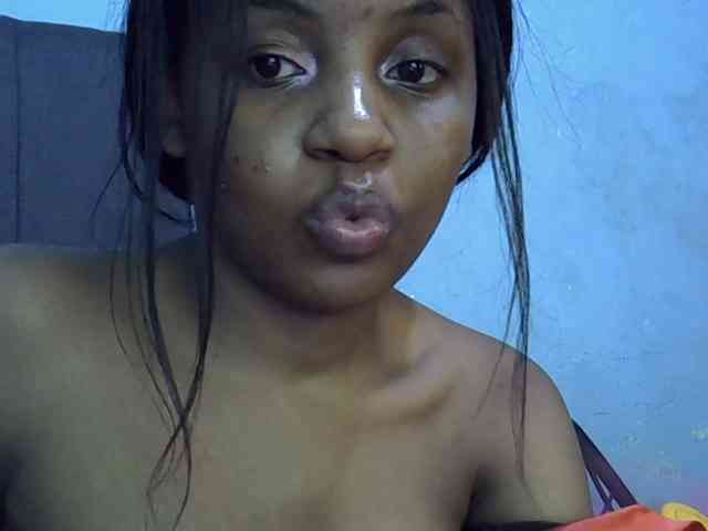 GoldenGoddess1 webcam