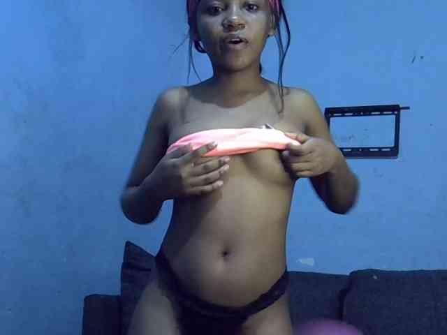 GoldenGoddess1 webcam