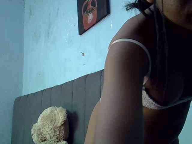 GoldenGoddess1 webcam