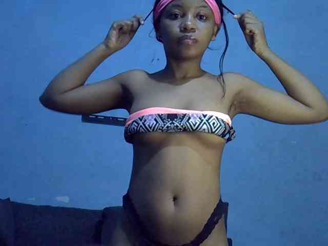 GoldenGoddess1 webcam