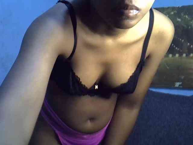 GoldenGoddess1 webcam