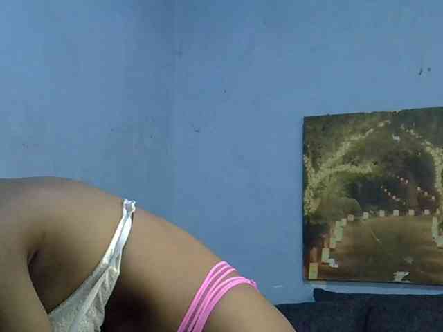 GoldenGoddess1 webcam