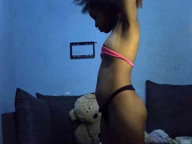 GoldenGoddess1 webcam