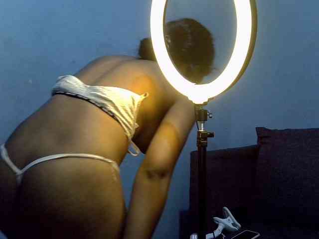 GoldenGoddess1 webcam