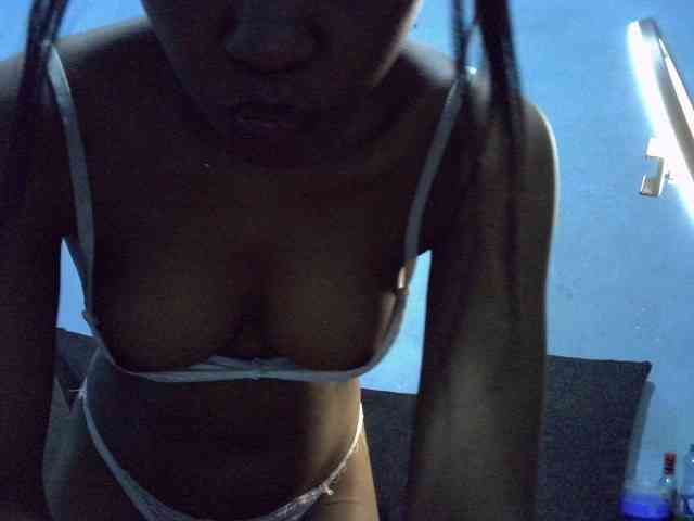 GoldenGoddess1 webcam