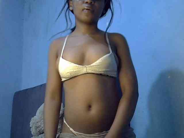 GoldenGoddess1 webcam