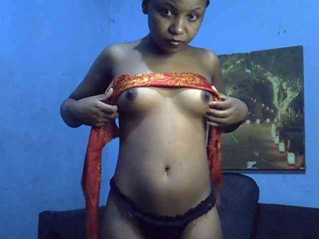 GoldenGoddess1 webcam