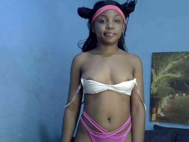 GoldenGoddess1 webcam