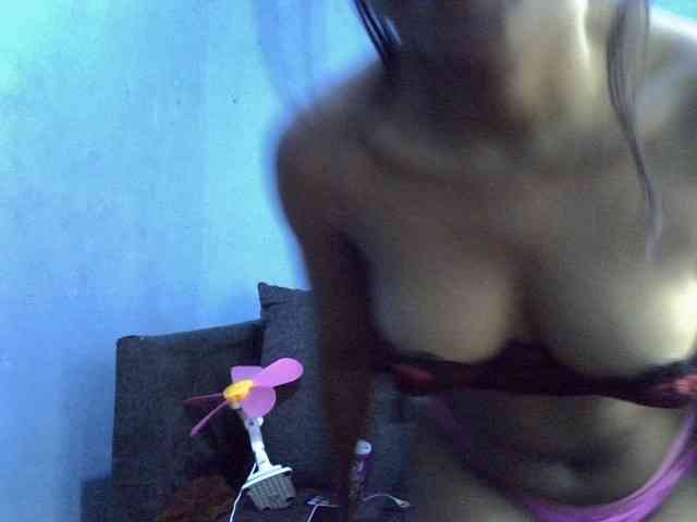 GoldenGoddess1 webcam
