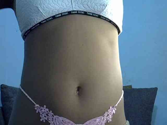 GoldenGoddess1 webcam