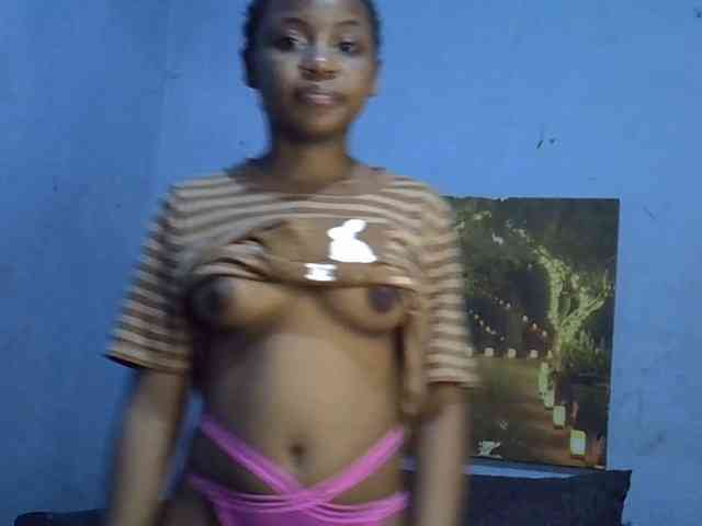 GoldenGoddess1 webcam