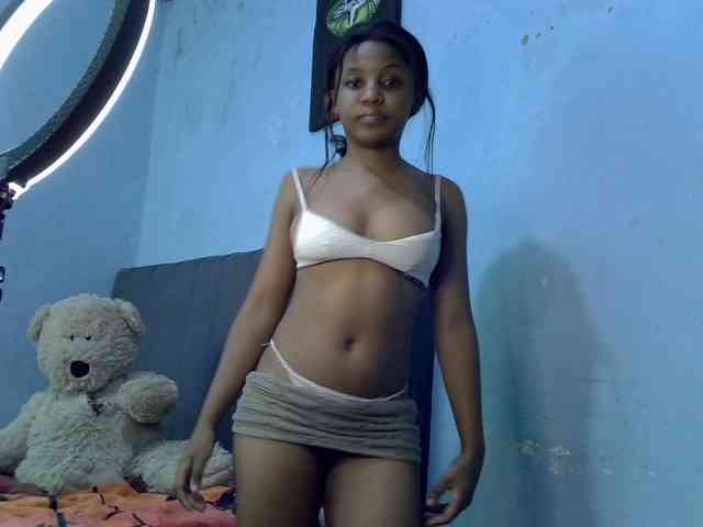GoldenGoddess1 webcam