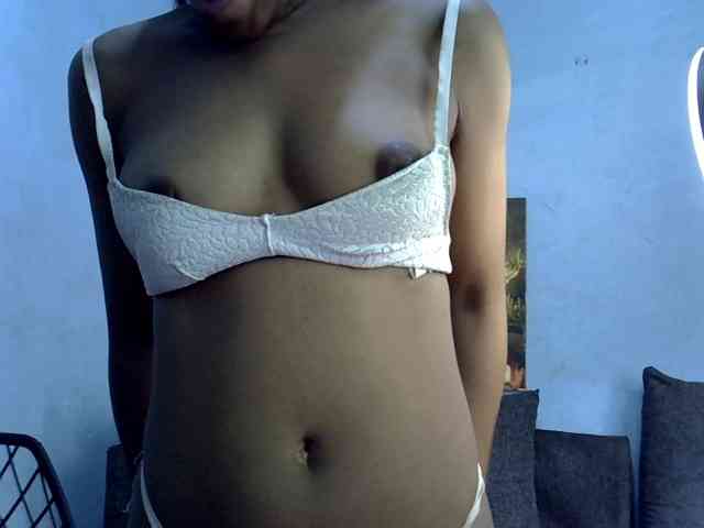 GoldenGoddess1 webcam