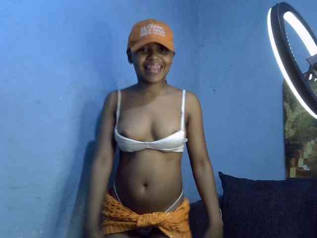 GoldenGoddess1 webcam