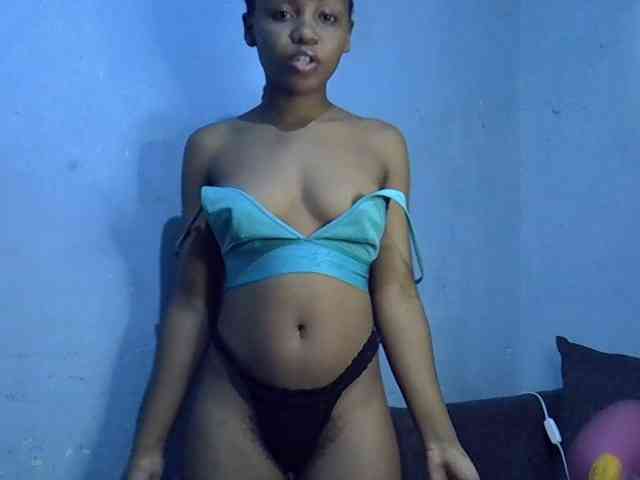 GoldenGoddess1 webcam