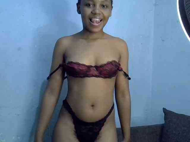 GoldenGoddess1 webcam