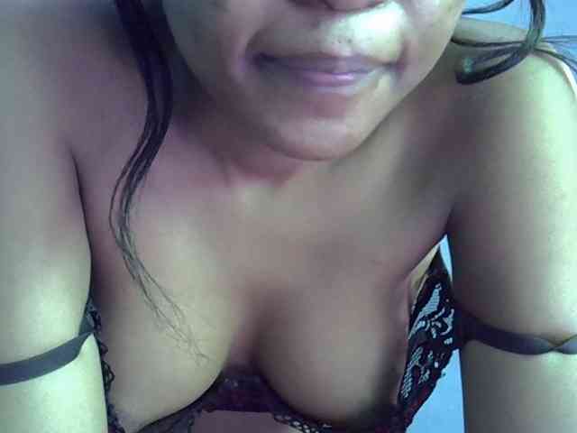 GoldenGoddess1 webcam