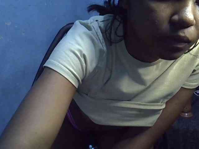 GoldenGoddess1 webcam